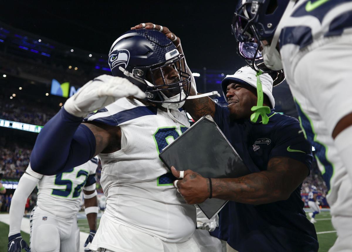 Seahawks tie franchise record with 11 sacks in blowout win over Giants