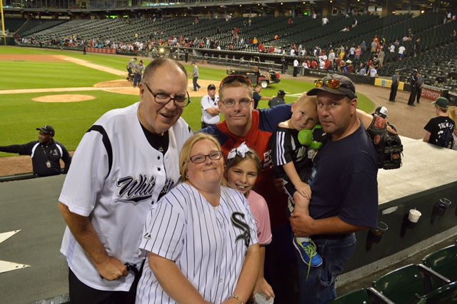 White Sox fans love team's 'City Connect' jersey, have jokes about Tony La  Russa