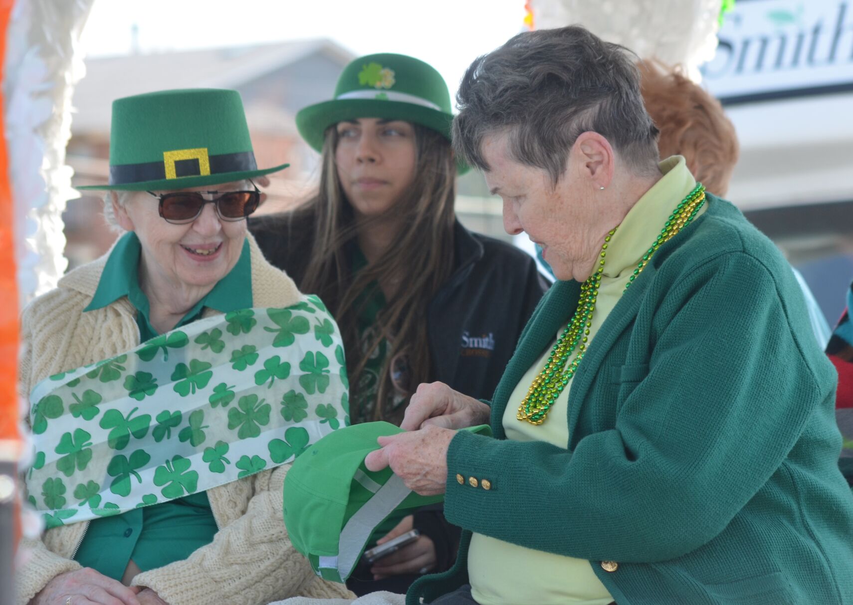 Smith Crossing singers strike festive tone on winning float in Tinley Park Irish Parade
