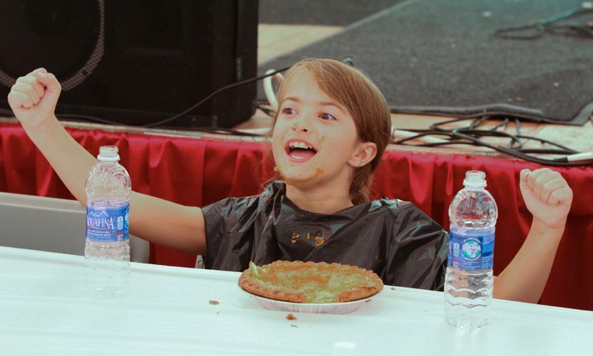 Pieeating contestants get fill of filling