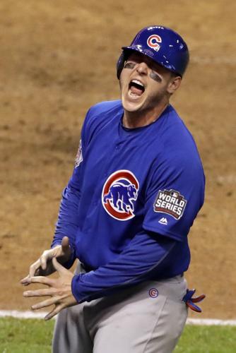 Chicago White Sox infielder Geoff Blum tears the tape on his bat