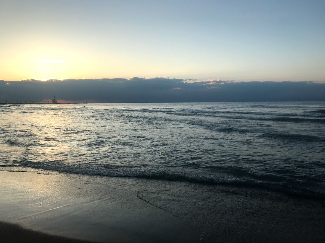Man drowns after saving girlfriend in Lake Michigan