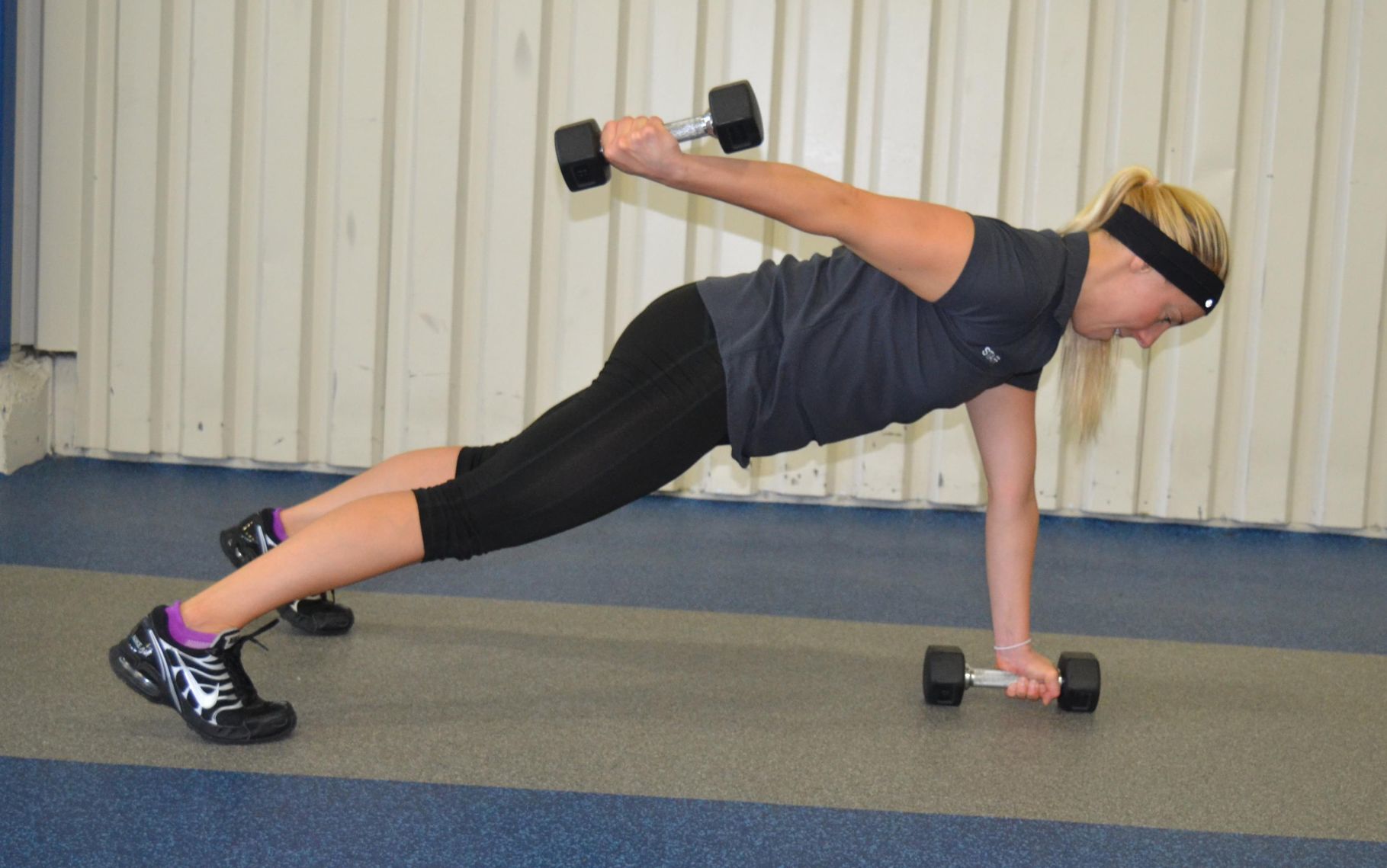 THIS WEEK'S EXERCISE: Plank Hold With Dumbbell Triceps Kickback ...