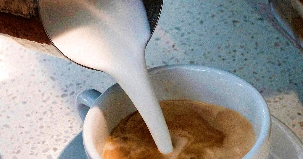 Get Healthy: Hot topics: Coffee aids cognition; patients pay more attention to texts; aerobics and well-being in youth; tomatoes boost gum health; pet dogs and heart health
