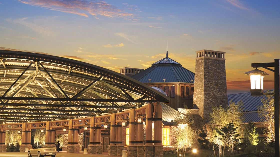 How to hold your cards in blackjack How to hold your cards in blackjack