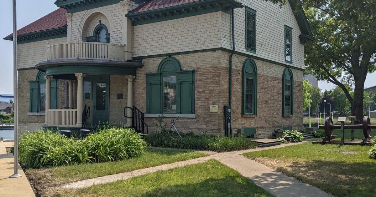 Old Lighthouse Museum celebrates 50 years with LaPorte County pop-up exhibit - Vimarsana News