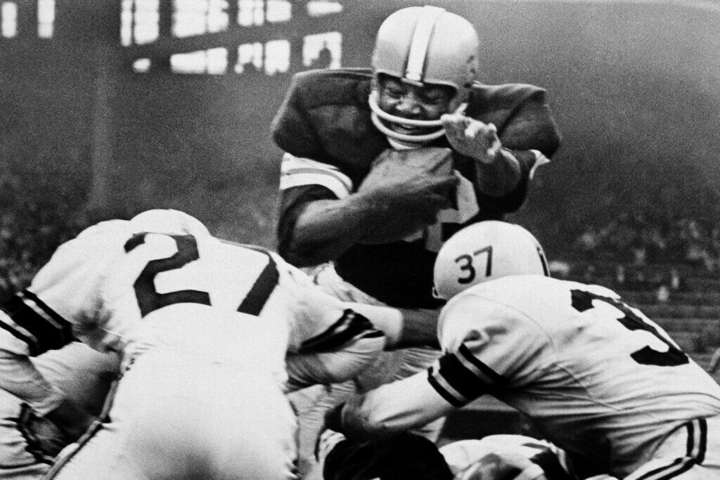 Jim Brown, American former NFL running back/full back & actor. He is best  known for his exceptional and record-setting 9-year…