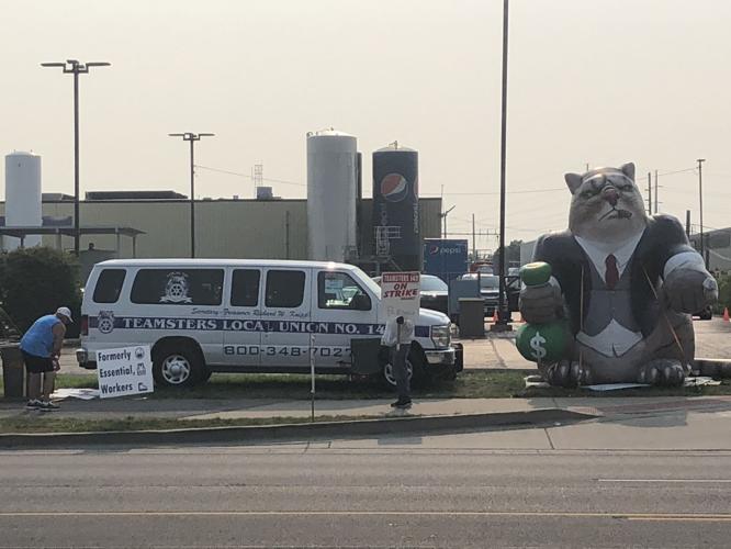 Striking Pepsi drivers install inflatable fat cat, seek to resume talks