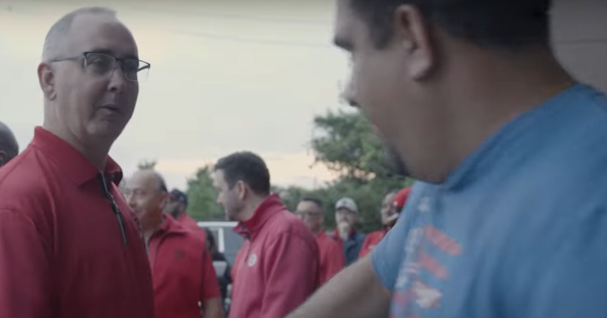 UAW starts members handshake tradition before Big Three negotiations - Vimarsana News