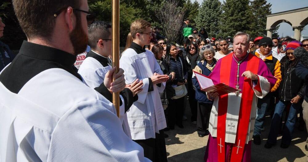Faithful flock to the Shrine of Christ
