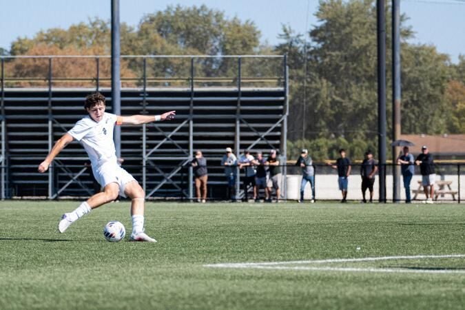 Men's Soccer falls on the road at Davenport
