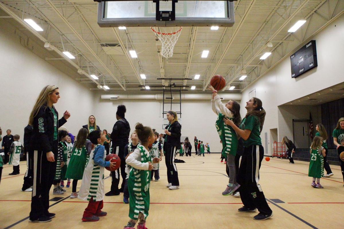 Valparaiso Basketball Players Show Their Game Faces To Pen Pals