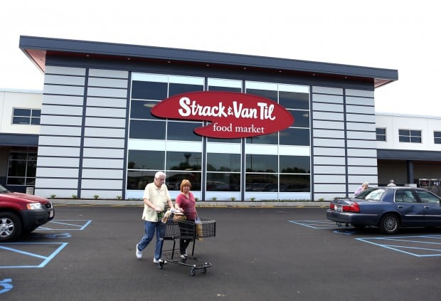 Strack & Van Til opens store in Cedar Lake