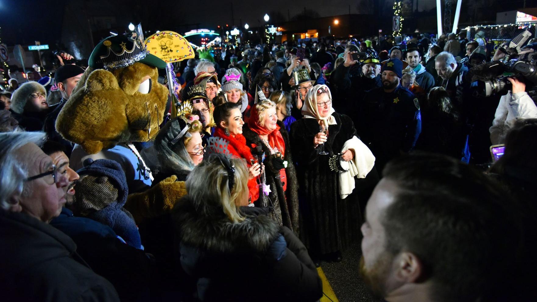 New Year's Eve plans move forward despite pandemic - Vimarsana News