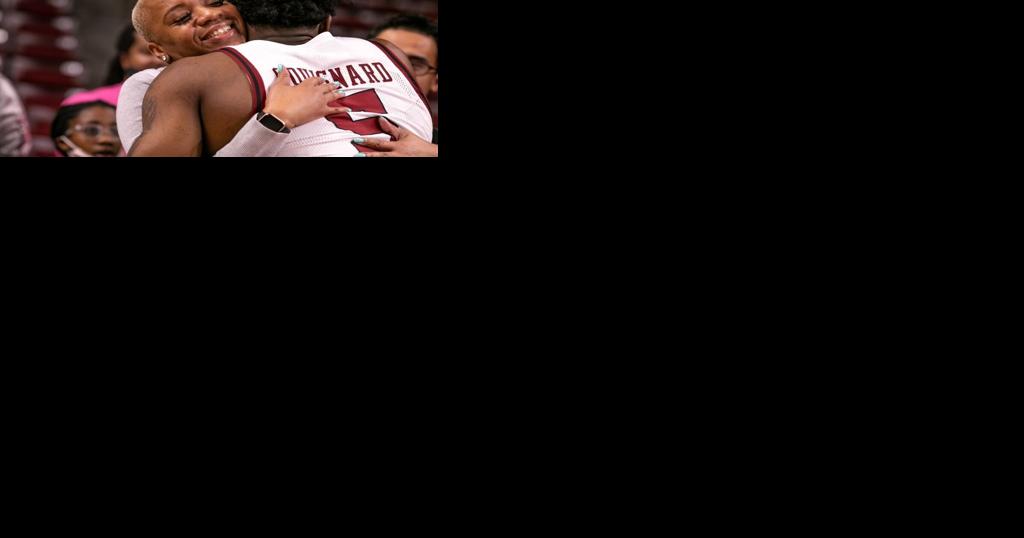 South Carolina's Jermaine Couisnard finding balance as his mom battles cancer in Region - Vimarsana News