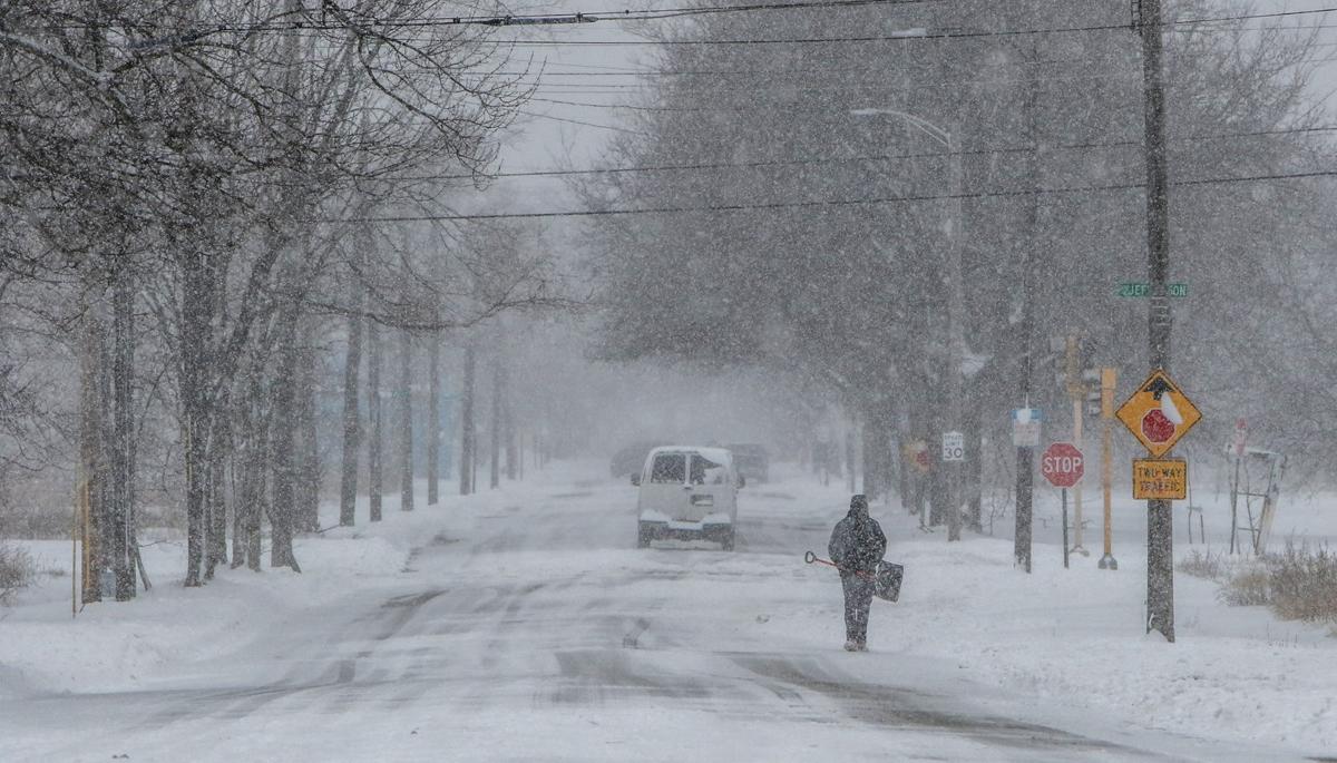 Update Up To 1 Foot Of Snow Reported As First Major Storm Of Season Winds Down Latest Headlines Nwitimes Com