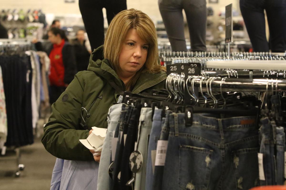 Store Manager of Nordstrom Rack Desert Ridge Marketplace Kathy  Nachrichtenfoto - Getty Images