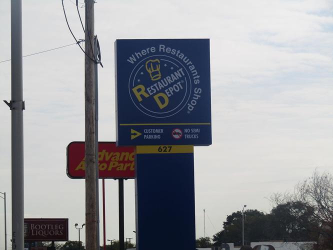 Warehouselike Restaurant Depot bigbox store expected to be a destination