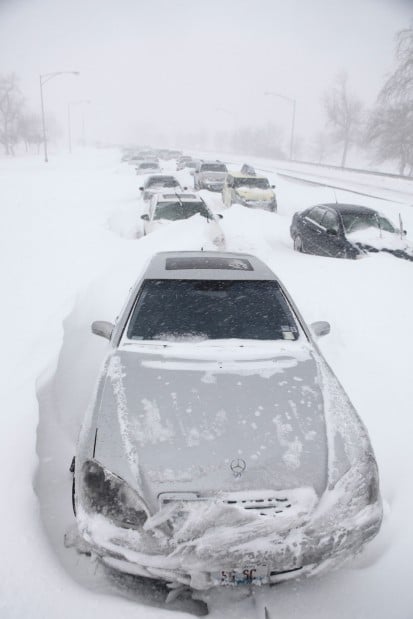 Frozen Lake Shore Drive strands scores | Chicago News | nwitimes.com