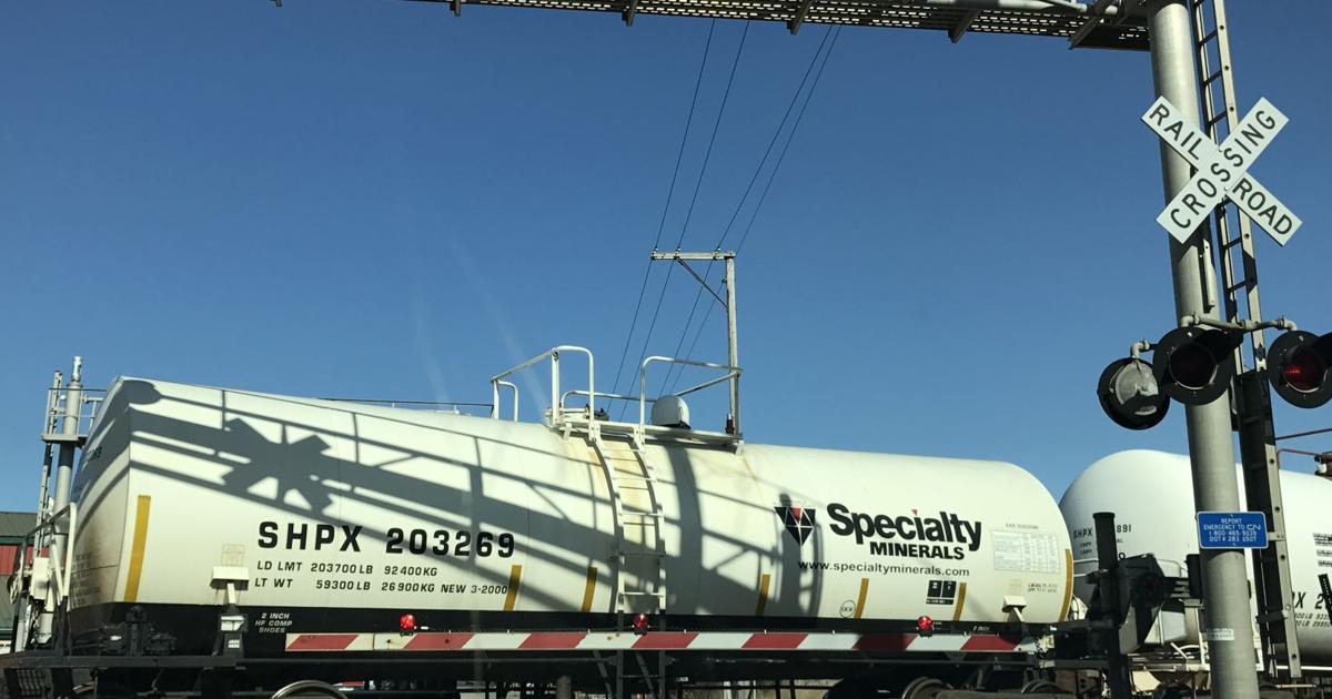 UPDATE: Stalled train snarls Thursday morning traffic in Valpo ...