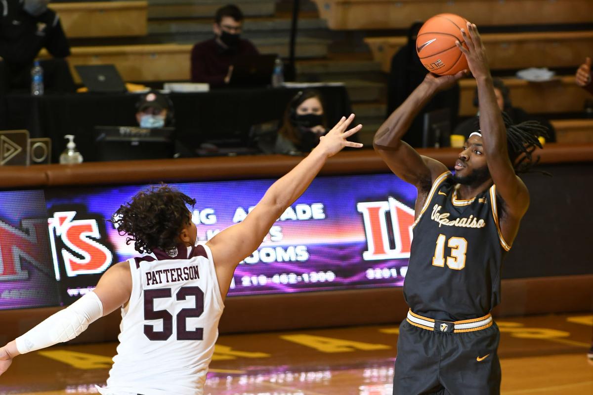 Valpo's Sheldon Edwards, Connor Barrett have prepped for big moments