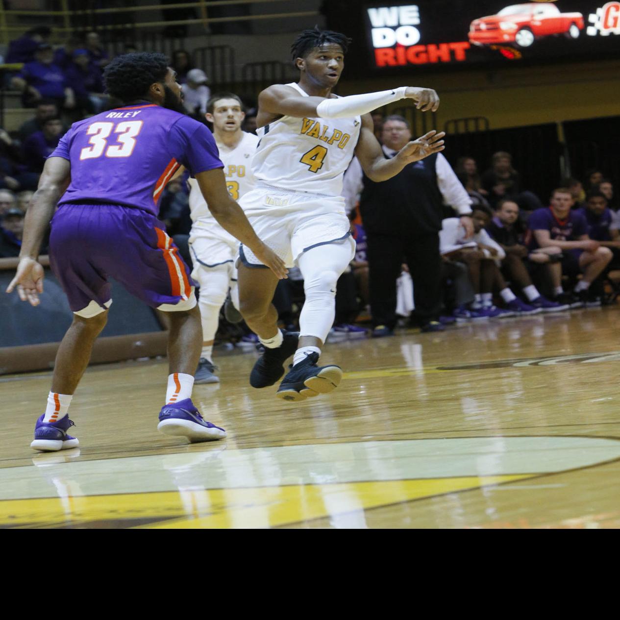 Men S Basketball Evelyn Breaks Out As Valparaiso Holds Off George