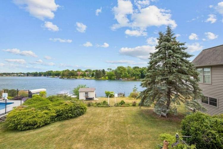 4 Bedroom Home in Crown Point 590,000