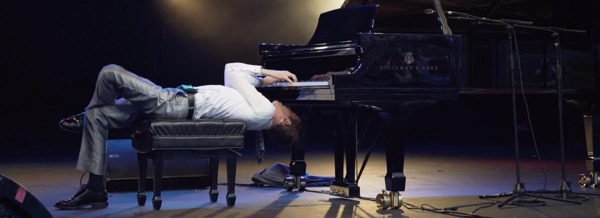 Comedic pianist to tickle ivories and funnybones in Munster