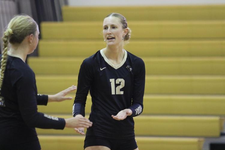 Volleyball's comeback falls short in five-set thriller at Roosevelt