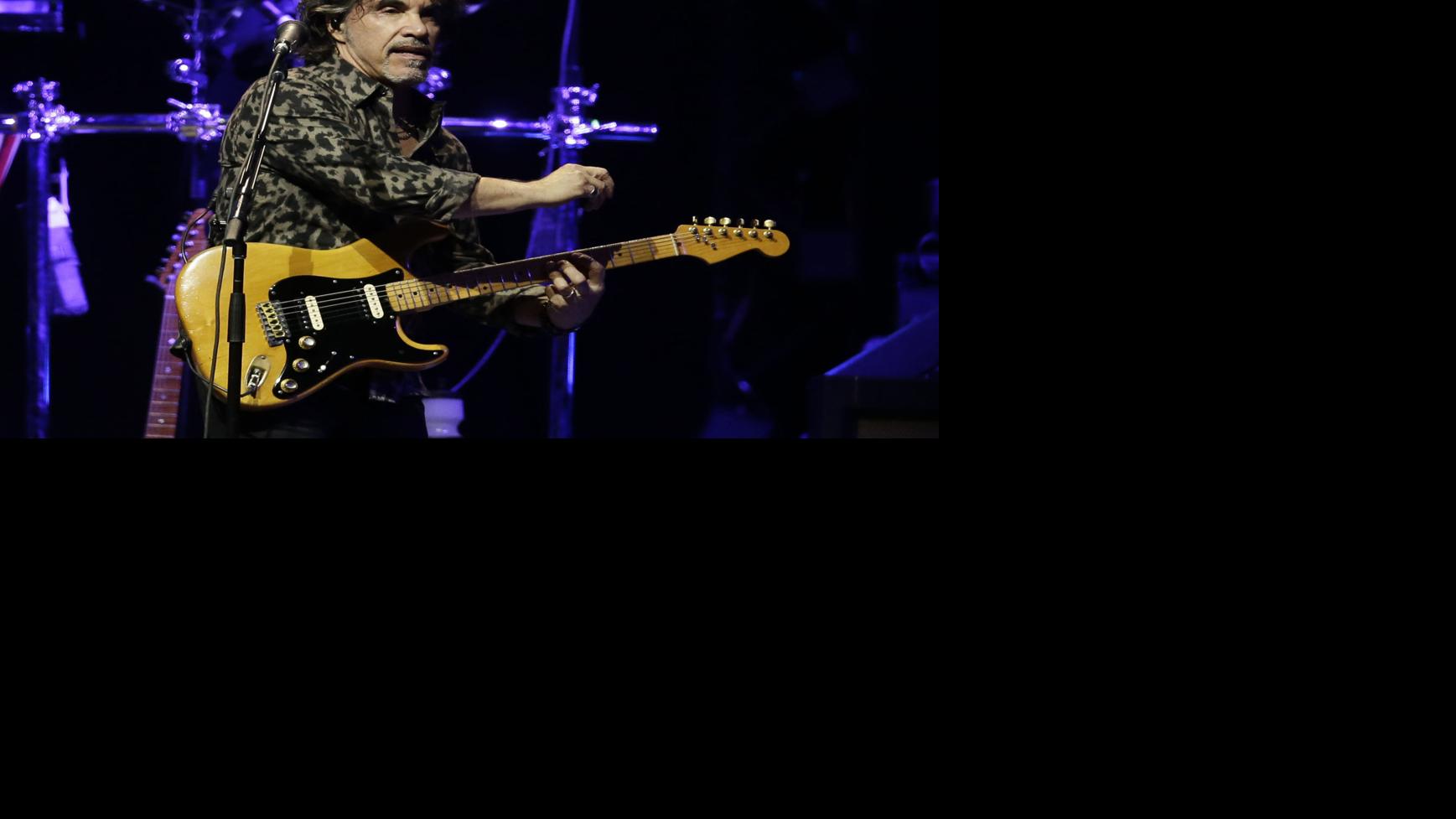 Hall Oates Still Play Faves But Oates Has New Music Too