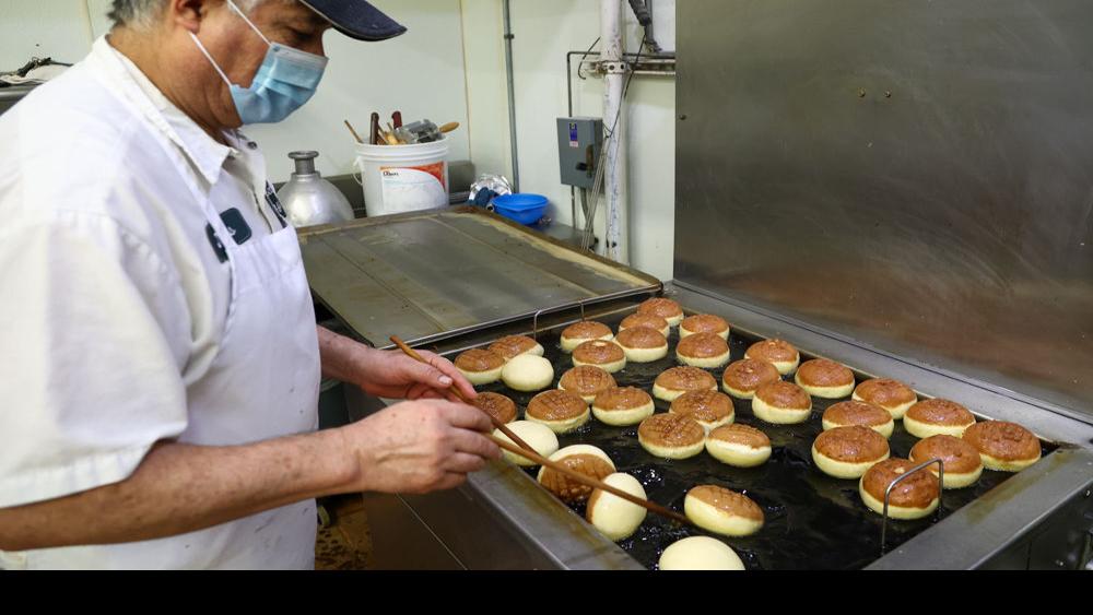 WATCH NOW: Making paczki at Calumet Bakery in Lansing | | nwitimes.com