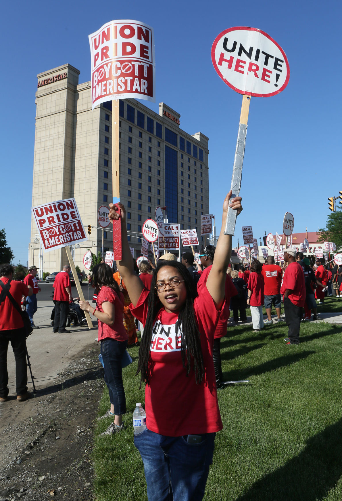 Hundreds rally at Ameristar to protest union health care changes