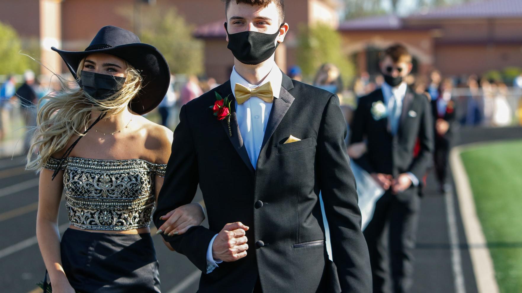 WATCH NOW: Chesterton students walk in grand march ahead of prom - Vimarsana News