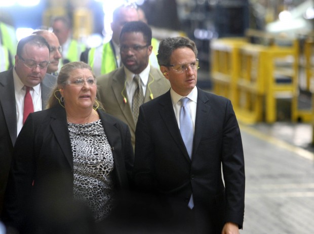 Treasury secretary Geithner sees American economic progress
