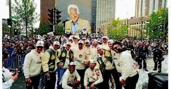 Brewers celebrate title with parade