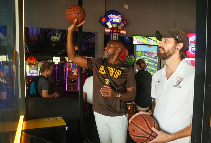 Valpo University coaches bus tour