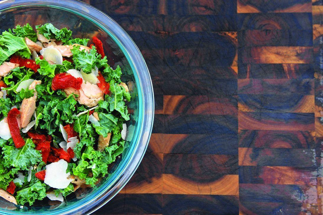 Blend texture flavor and healthy ingredients in salads Food