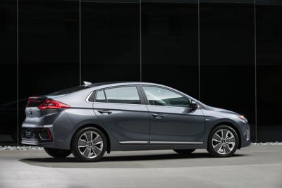 Hyundai Ioniq 2017 S Top Fuel Efficient Gas Electric Hybrid Cars Behind The Wheel Ioniq Hybrid 2017 Is Hyundai S Fuel Efficient