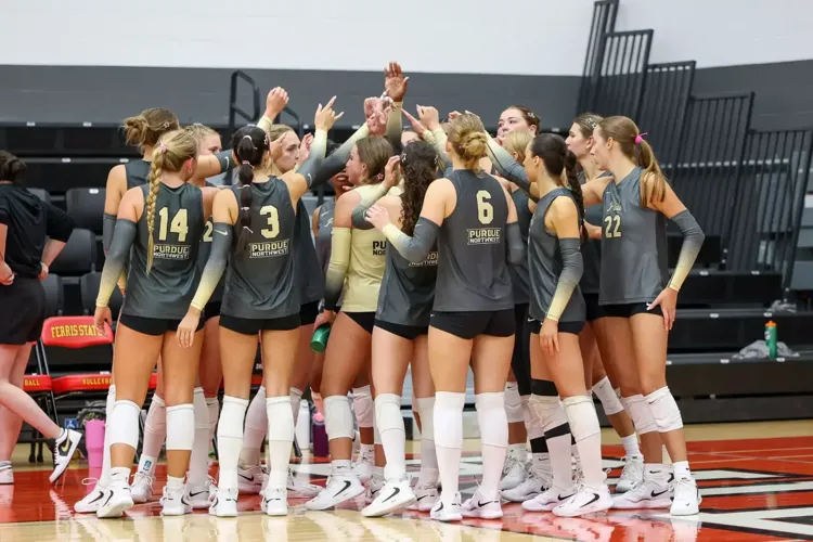Volleyball falls in opening matches in Ferris State Invitational to begin new season
