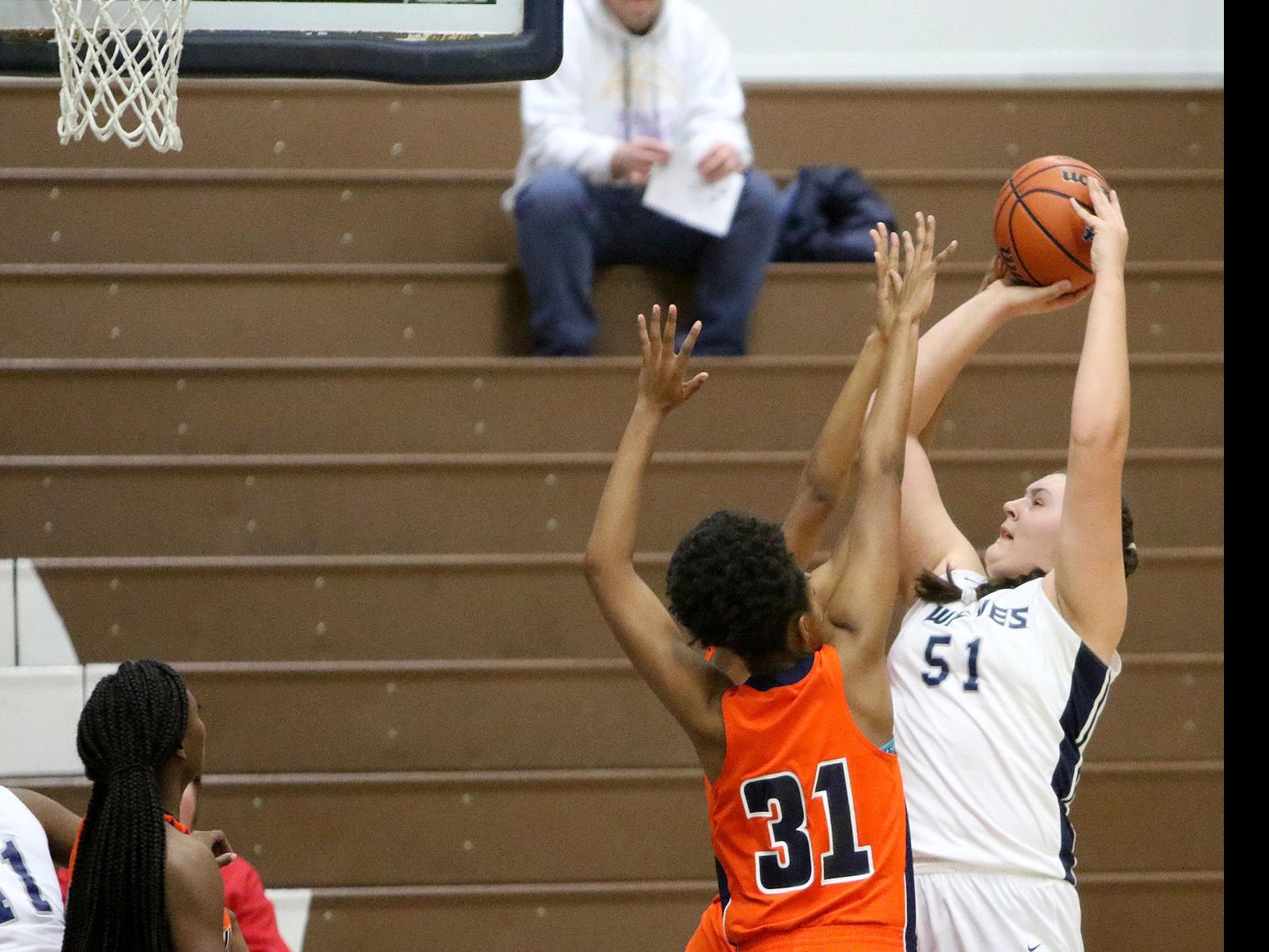 Two Sport Star Hannah Noveroske Glad She Doesn T Have To Choose A