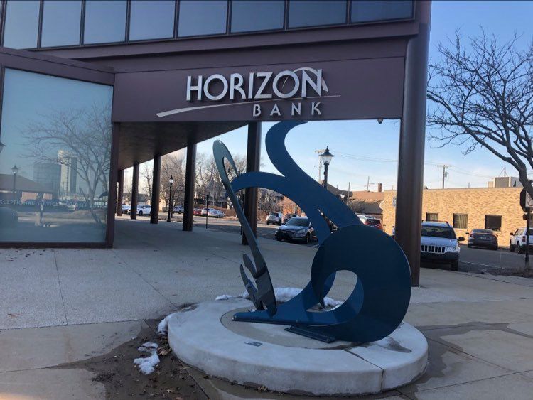Horizon Bank donates to food pantry to help with increased need during pandemic