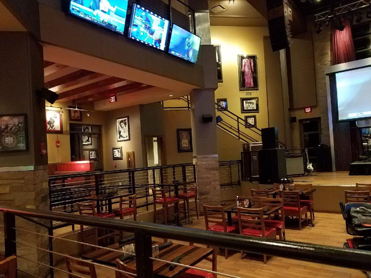 Restaurant Scene Hard Rock Cafe Focuses On The Menu And Music Food And Cooking Nwitimes Com