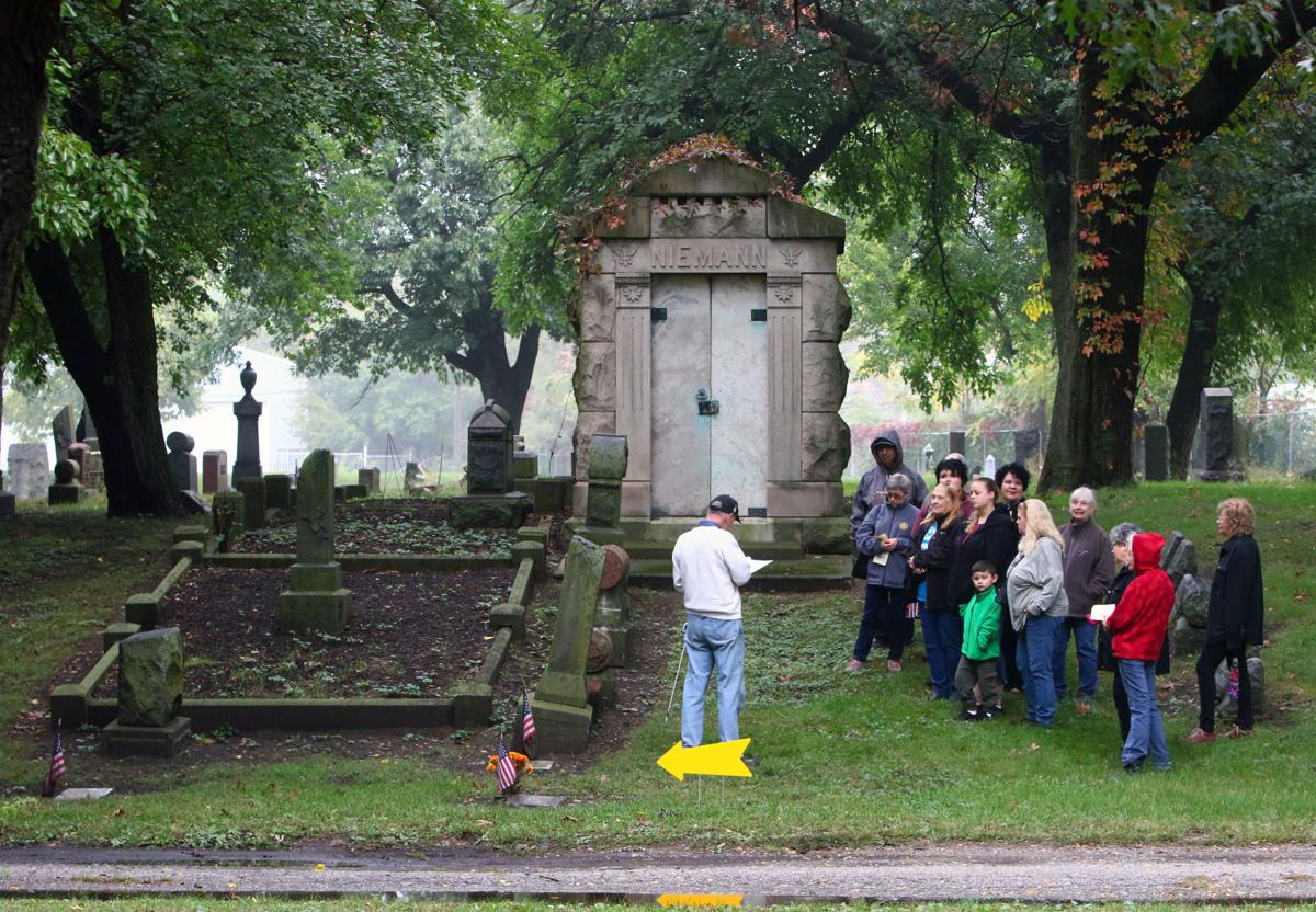 Annual Oak Hill Cemetery tour keeping Hammond history alive Lake