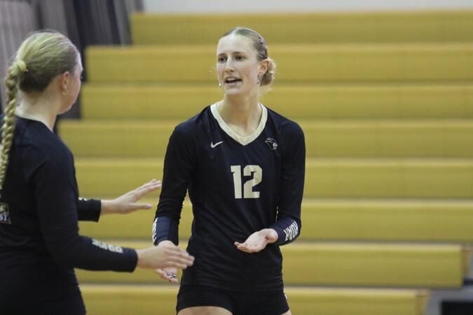 Volleyball's comeback falls short in five-set thriller at Roosevelt