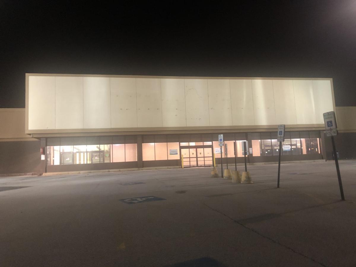 Lincoln Walmart closing temporarily for cleaning