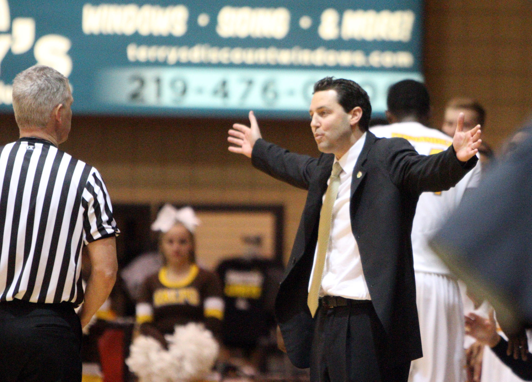 valpo head basketball coach