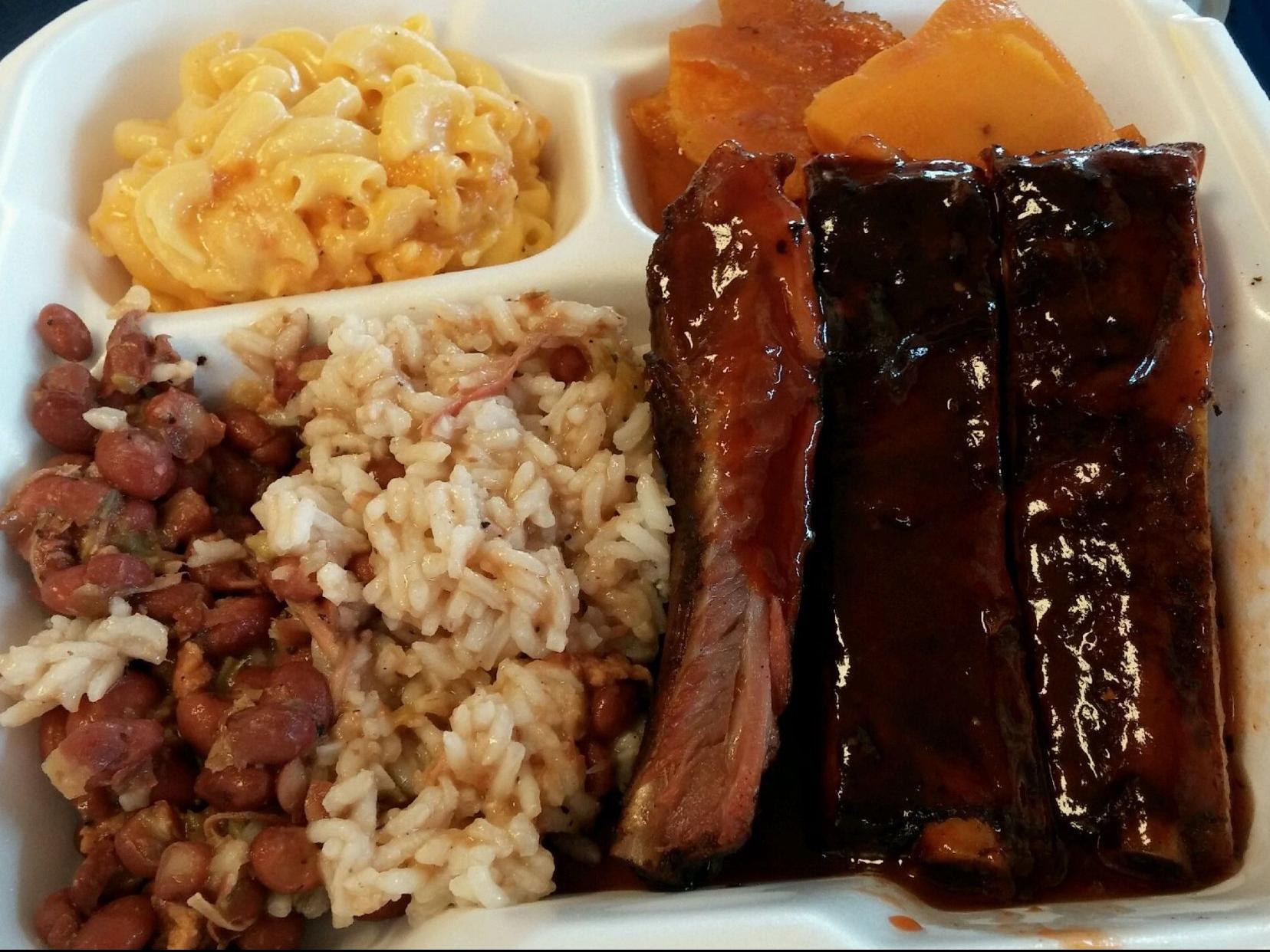 Comfort Food A Highlight At Big Daddy S Barbecue In Gary Restaurant Scene By Eloise Marie Valadez Nwitimes Com