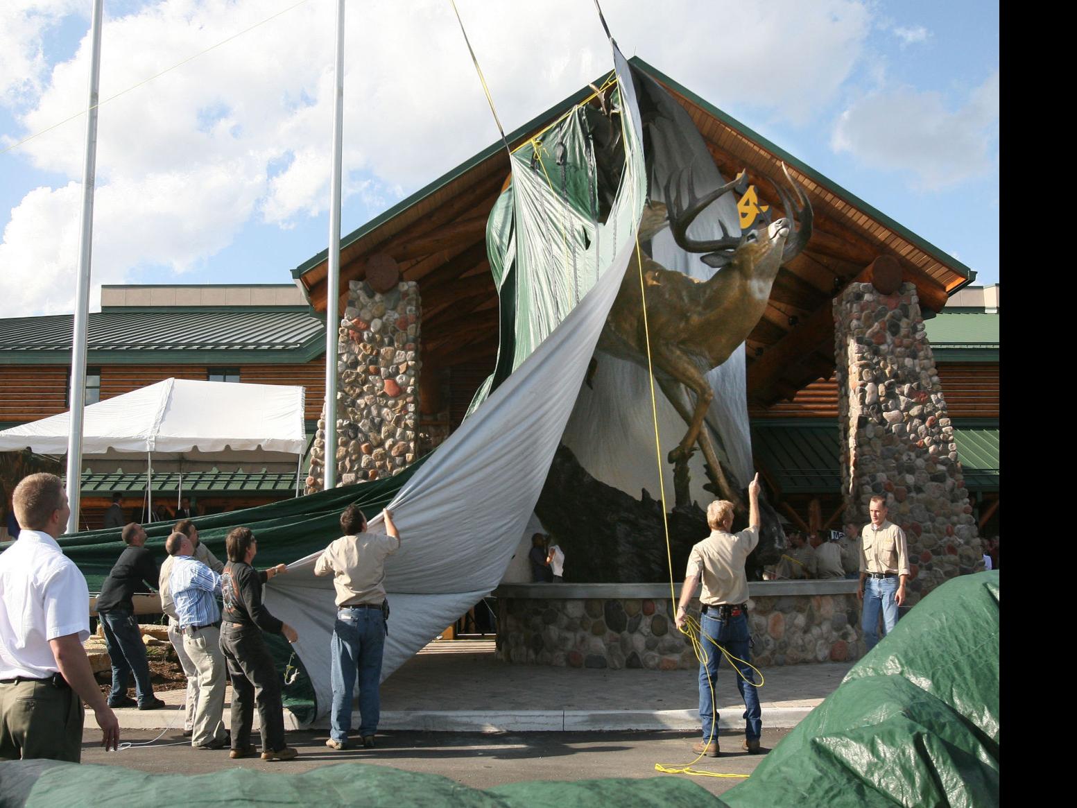 Bass Pro Shops Has Deal To Buy Cabela S For 5 5 Billion