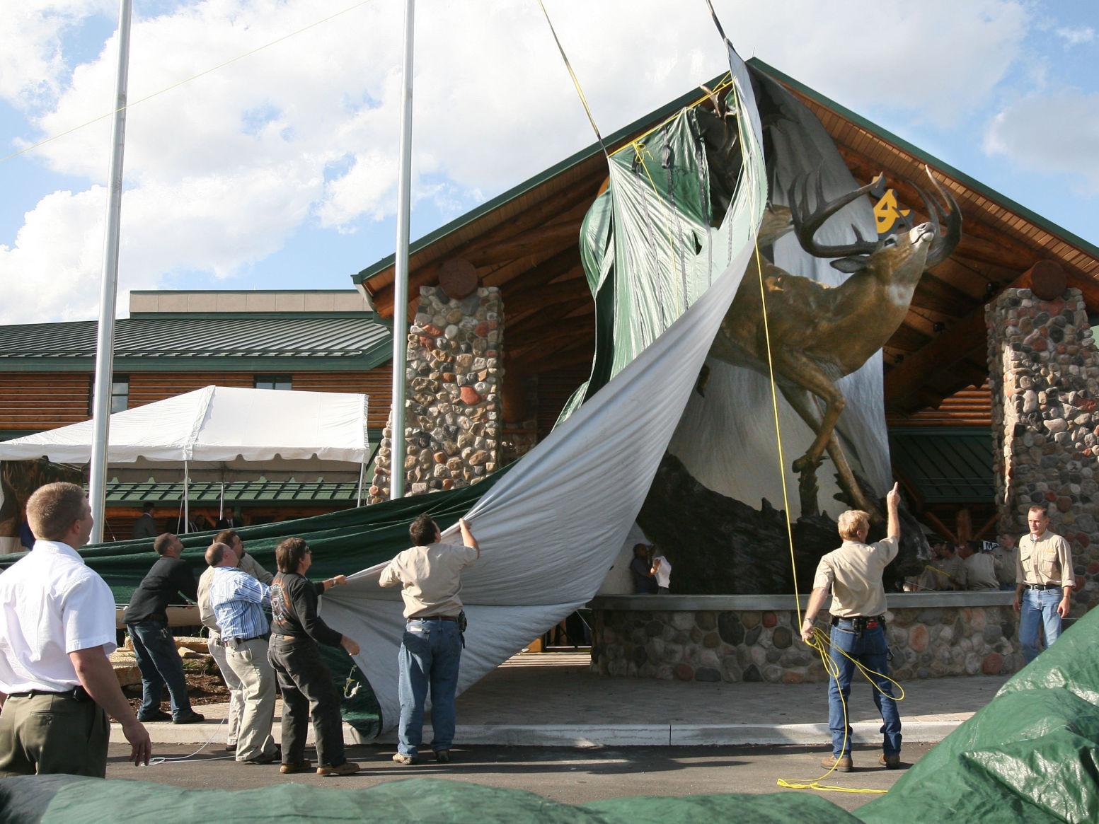 Bass Pro Shops Has Deal To Buy Cabela S For 5 5 Billion