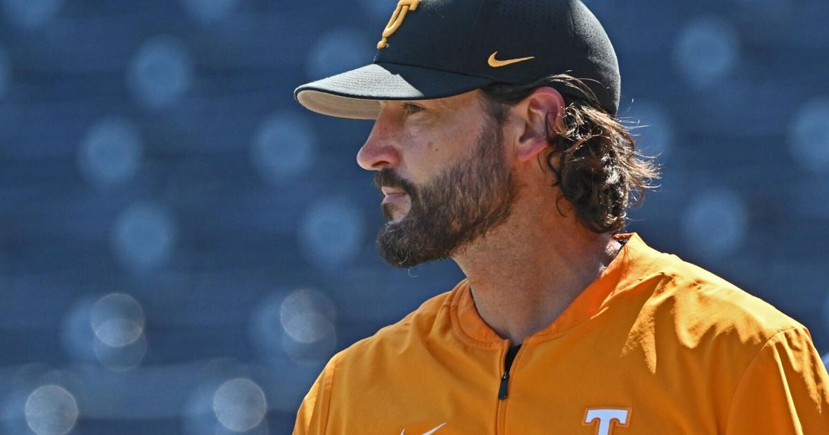 Tennessee head coach Tony Vitello looks on during batting practice be...